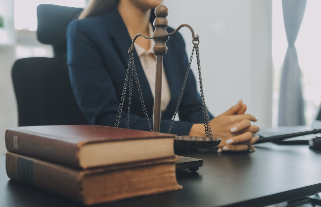 Property Lawyer Secrets: Do You Know Who the Real Estate Agent Actually Represents?